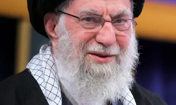 Com morte de Khamenei, Irã forma conselho de governo com aiatolá Arafi