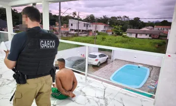 Gaeco cumpre prisões e afasta policial civil na Operação Edge, na Grande Curitiba