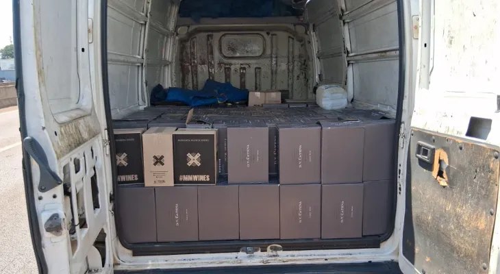 PRF apreende 216 caixas de vinhos na BR-369, em Cascavel
