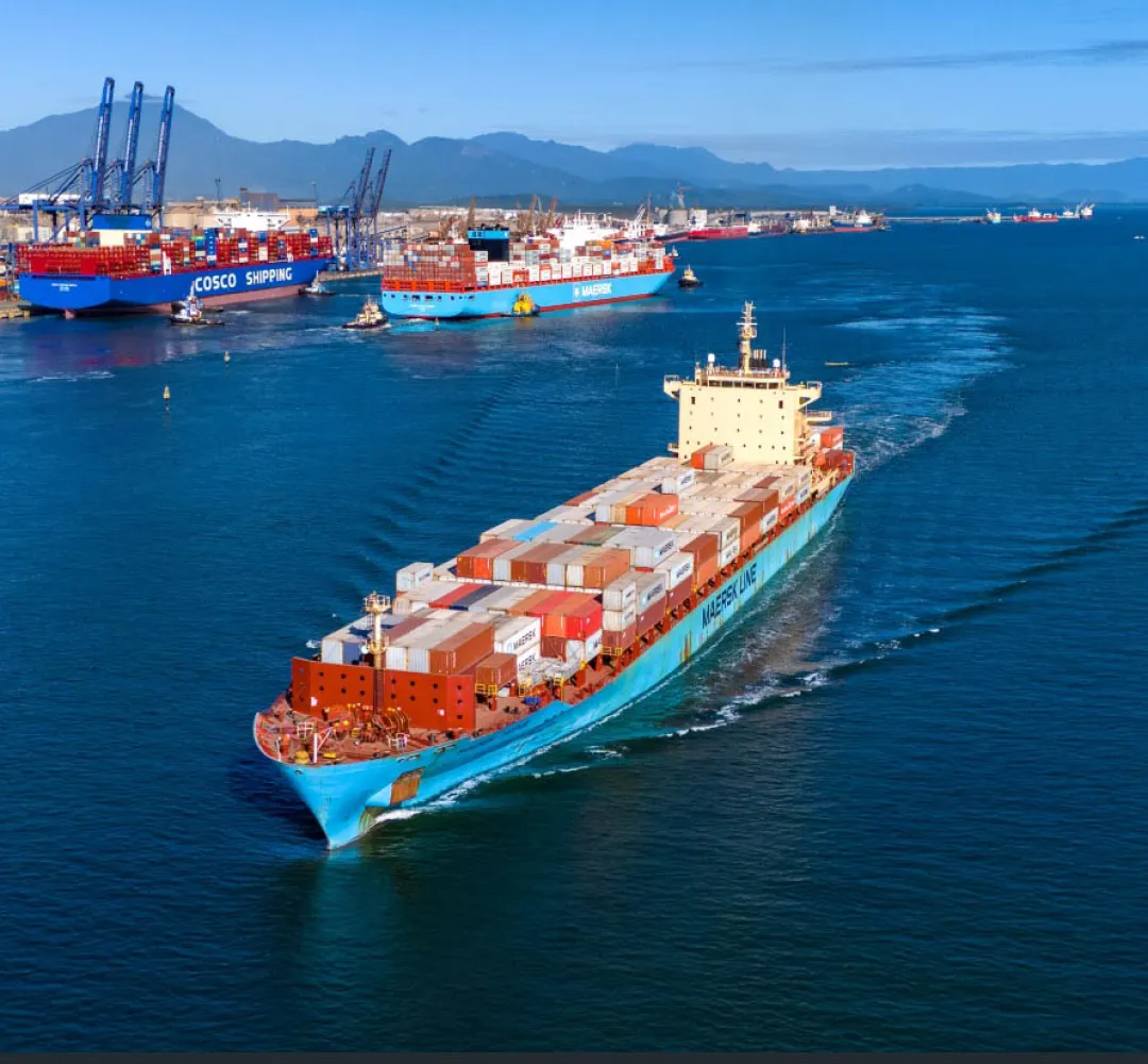 Bloqueio no Estreito de Ormuz: OMI negocia saída de 3.200 navios em meio à alta do petróleo