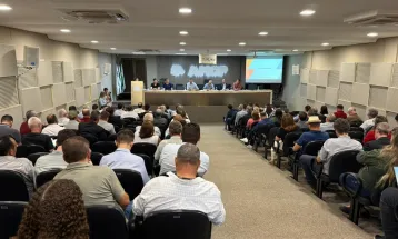 Copel promete antecipar obras de 2026 e 2027 após pressão de prefeitos do Oeste por quedas de energia