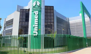 Relatos apontam controle da Unimed sobre exames e protocolos de câncer após compra do Policlínica