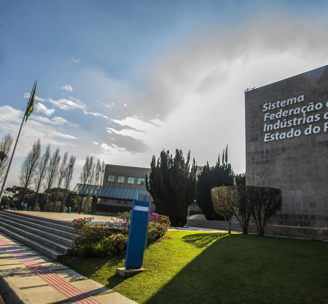 Deputado denuncia contrato de R$ 53 milhões em jardinagem no Sistema Fiep e cobra explicações