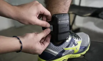 Câmara aprova tornozeleira eletrônica obrigatória para agressores de mulheres