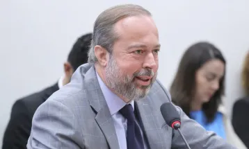Ministro diz que diretrizes do leilão de armazenamento de energia serão anunciadas em abril