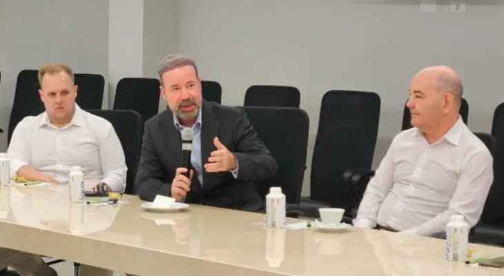 Acic participa, na Amop, de debate sobre problemas na oferta de energia