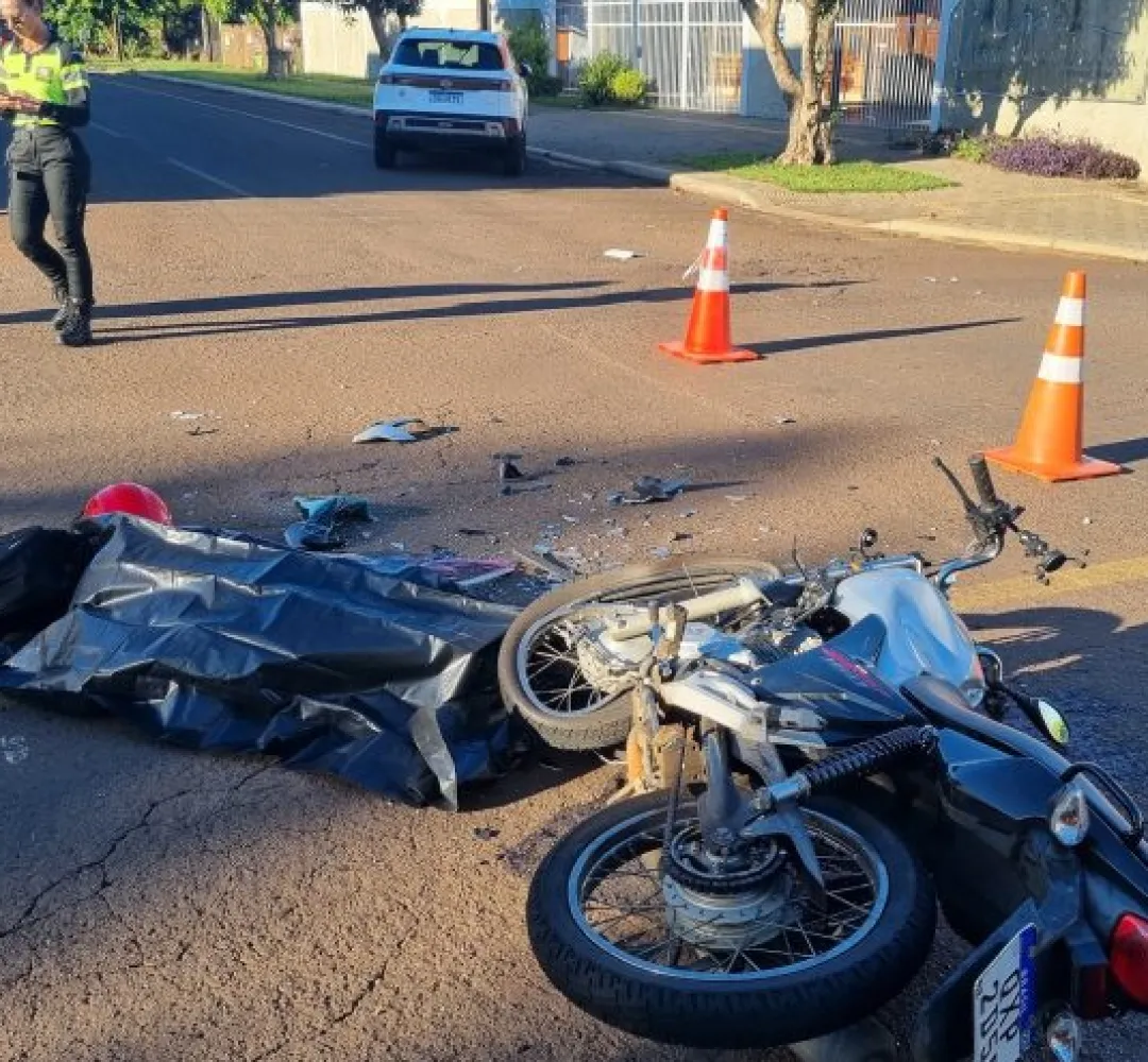 Vídeo mostra momento de acidente que matou motociclista de 20 anos no Coqueiral; imagens fortes