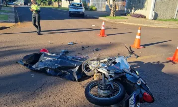 Vídeo mostra momento de acidente que matou motociclista de 20 anos no Coqueiral; imagens fortes