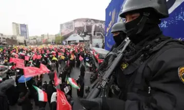 Sob bombas, multidões vão às ruas no Irã em apoio aos palestinos