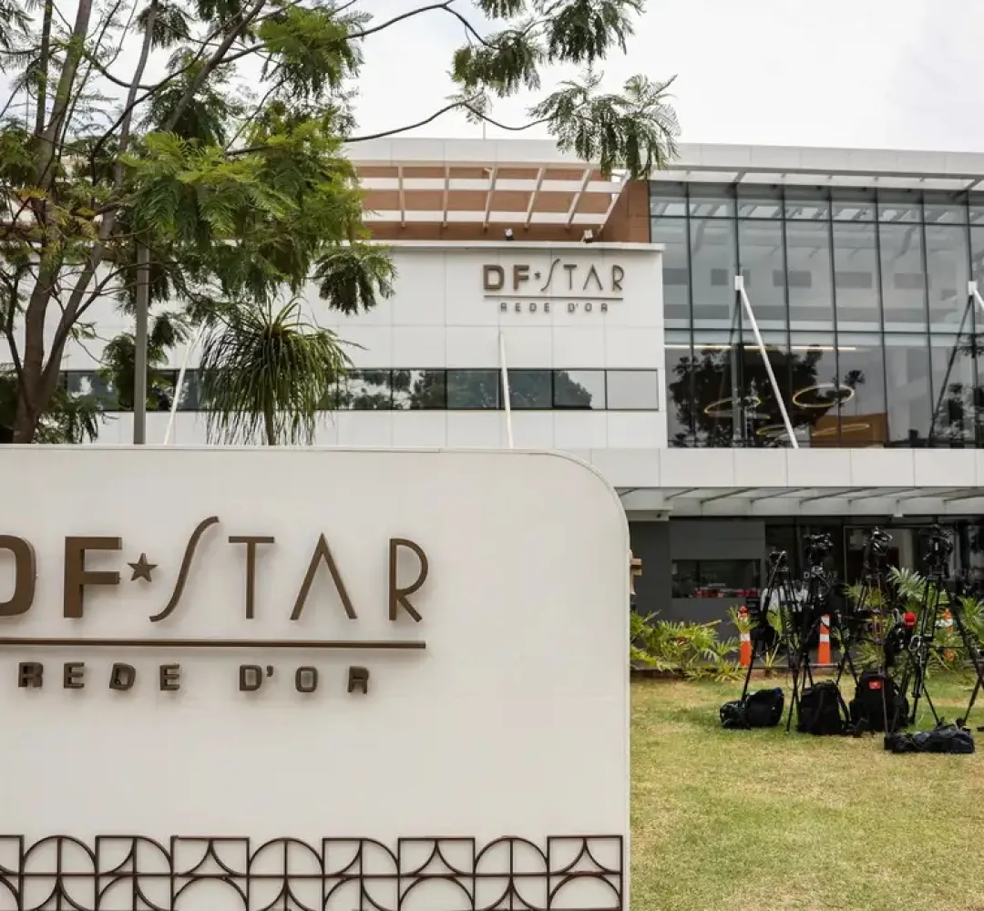 Entidades pedem proteção a jornalistas que cobrem doença de Bolsonaro