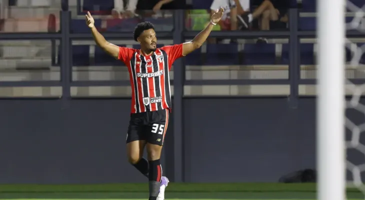 Roger Machado exalta elenco do São Paulo, líder isolado do Brasileirão