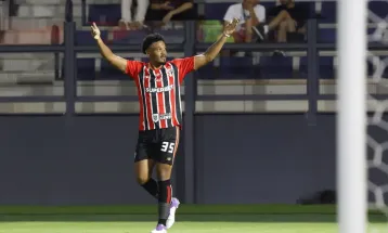 Roger Machado exalta elenco do São Paulo, líder isolado do Brasileirão