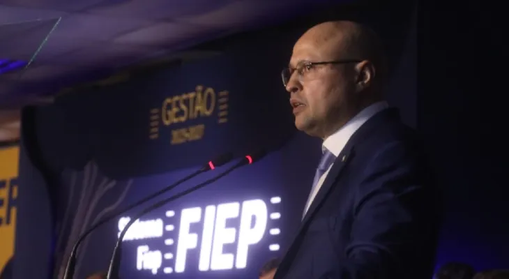 Deputado denuncia mais de meio bilhão em aditivos em contratos do Sesi e Senai e cobra explicações da Fiep