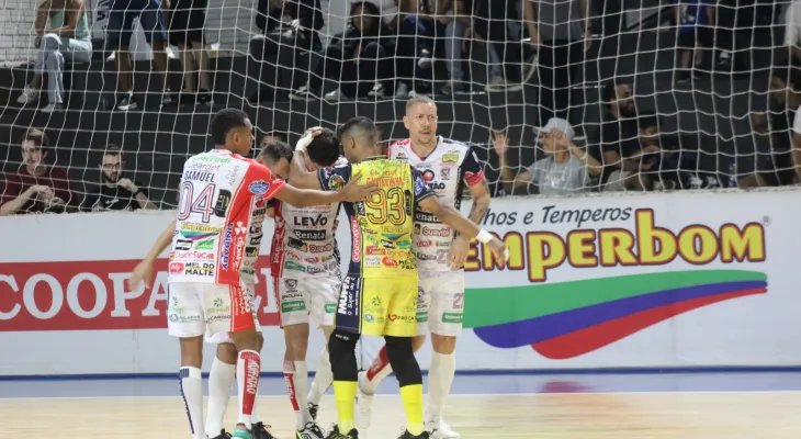 Cascavel Futsal sofre para superar o Ampére no ginásio da Neva