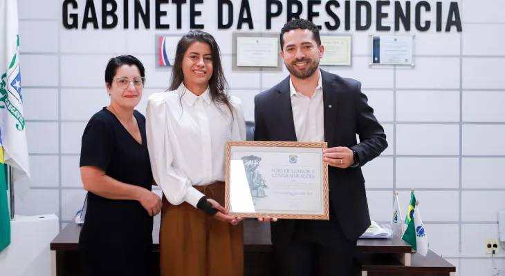 Advogada que salvou família de incêndio em Cascavel recebe homenagem da Câmara