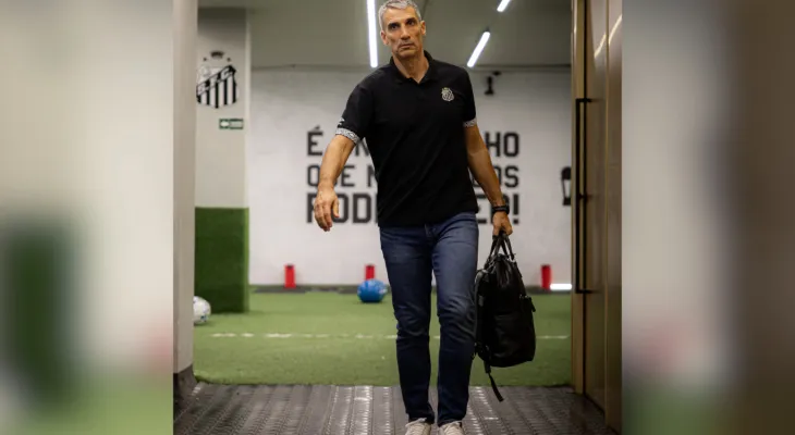 Vojvoda é demitido do Santos após derrota na Vila; veja quem pode assumir