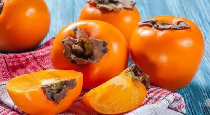 Caqui: Conheça os benefícios da fruta e aprenda receitas de geleia, bolo e pudim