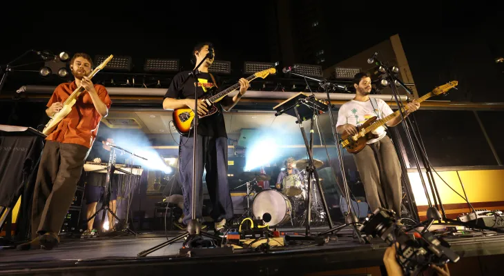 Banda Jovem Dionisio reúne 6 mil pessoas na Rua XV em show pelo aniversário de Curitiba