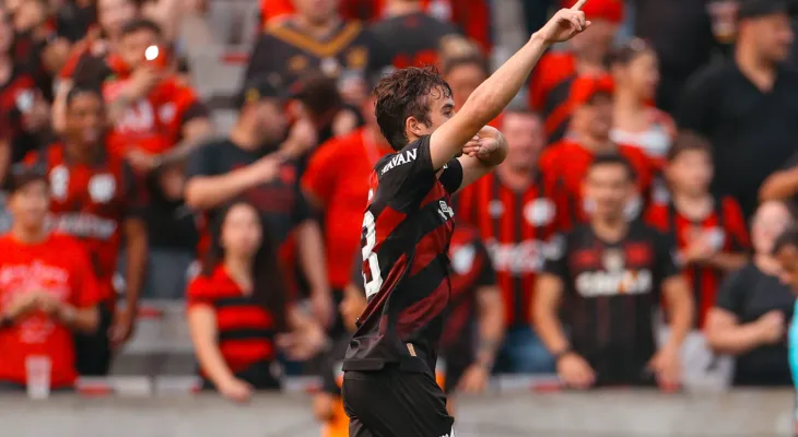 Dudu e Viveros decidem: Athletico vence Coritiba por 2 a 0 e quebra jejum no Atletiba