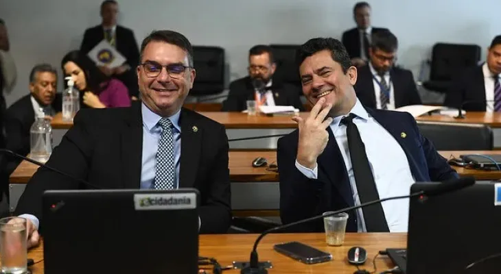 Moro se filia ao PL, contesta eleição de Lula e oferece palanque a Flávio Bolsonaro no PR