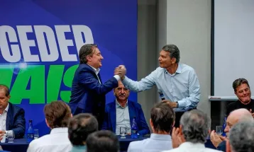 PL racha no Paraná após filiação de Moro e prefeitos anunciam debandada em apoio a Ratinho Jr.