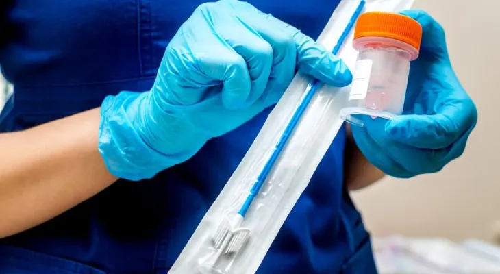 Vereador denuncia uso de materiais vencidos para uso em exames preventivos em Maringá