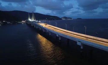 Primeiros testes de luz mostram como a Ponte de Guaratuba ficará à noite