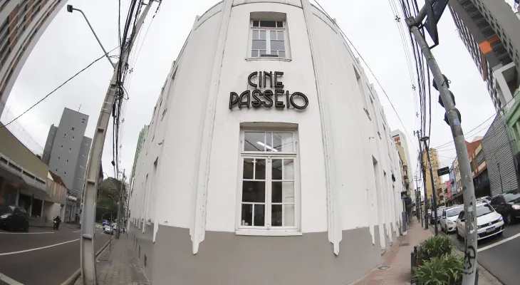 Cinema de graça em Curitiba: Veja a programação de cursos de extensão no Cine Passeio