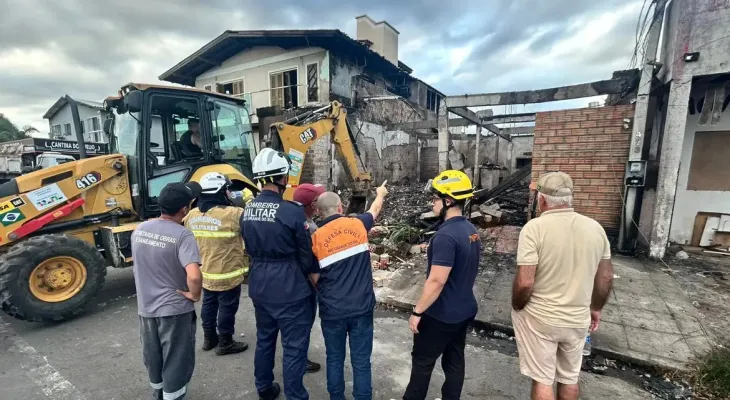 Sobe para quatro o número de mortos em queda de avião em Capão da Canoa