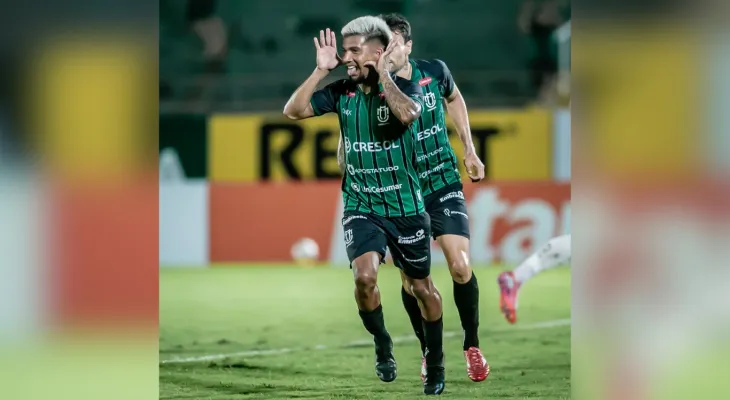 Maringá vence Ferroviária de virada com show de Negueba na estreia do Brasileirão Série C