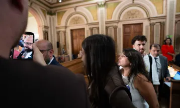 Confusão com professores na Câmara opõe vereadores e vira alvo de apuração por quebra de decoro