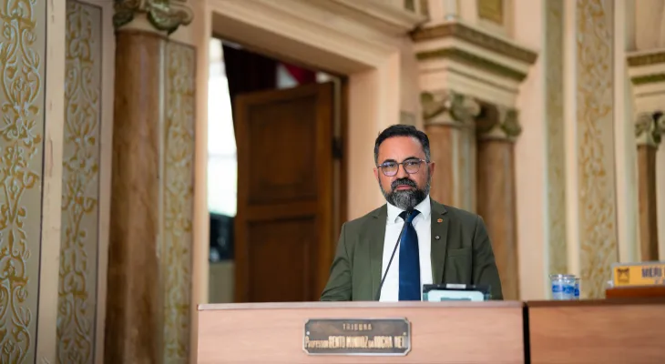 Ficha limpa ampliada vira guerra na Câmara de Curitiba