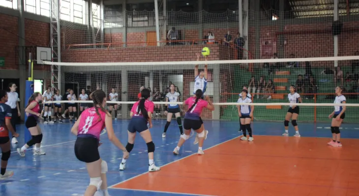 Voleibol abre a fase municipal dos Jogos Escolares do Paraná em Cascavel