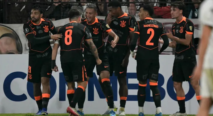 Dinizismo brilha na estreia: Corinthians vence Platense na Argentina e encerra jejum de 9 jogos