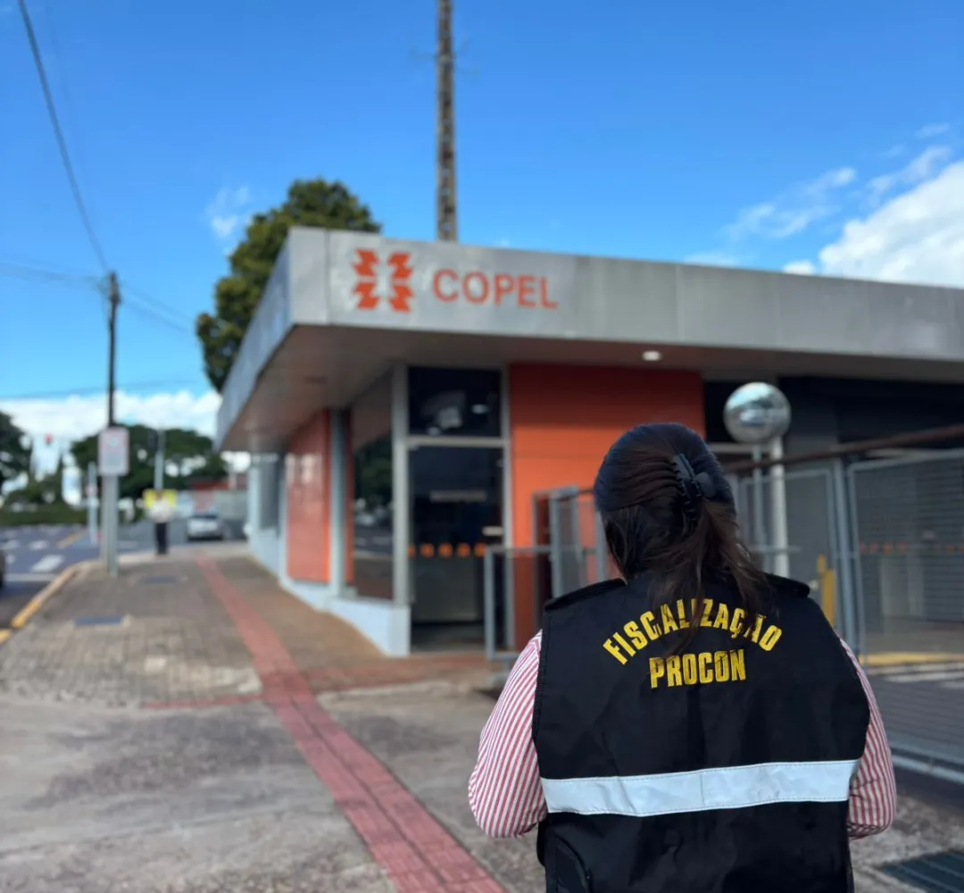 Procon notifica Copel sobre retirada de resíduos após podas de árvores