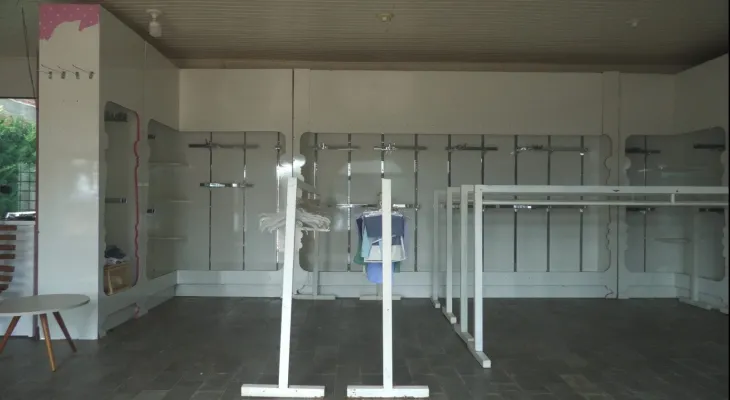 Empresa que recebeu R$ 21 milhões do Banco Master tem sala vazia na frente e casa ligada a contador de Ratinho nos fundos