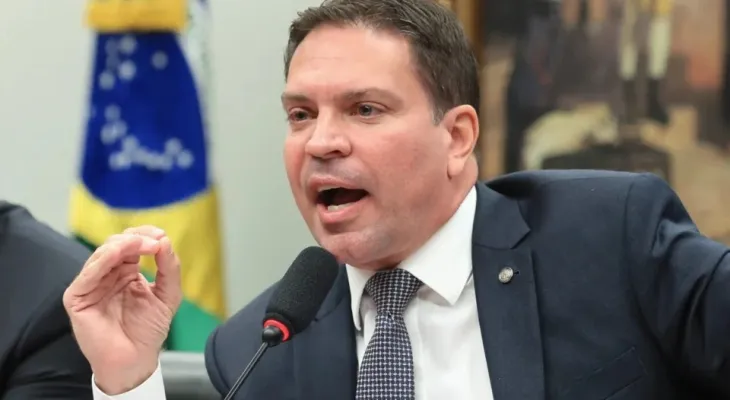 Alexandre Ramagem é solto nos Estados Unidos após prisão por visto vencido