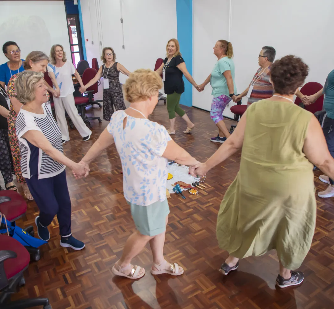 Curitiba já tem mais idosos do que crianças, revela IBGE; capital é a 8ª do país em longevidade