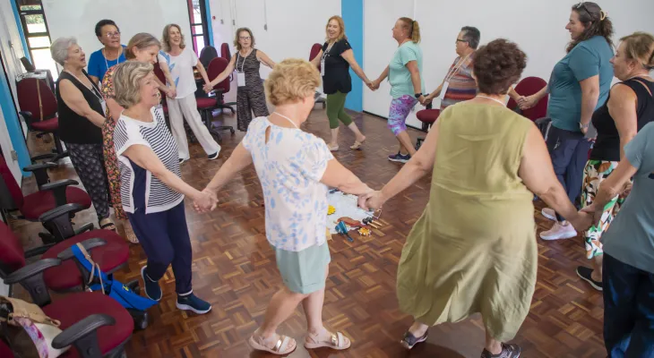 Curitiba já tem mais idosos do que crianças, revela IBGE; capital é a 8ª do país em longevidade