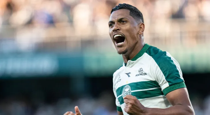 Coritiba bate o Atlético-MG no Couto Pereira e cola no G-6 do Brasileirão