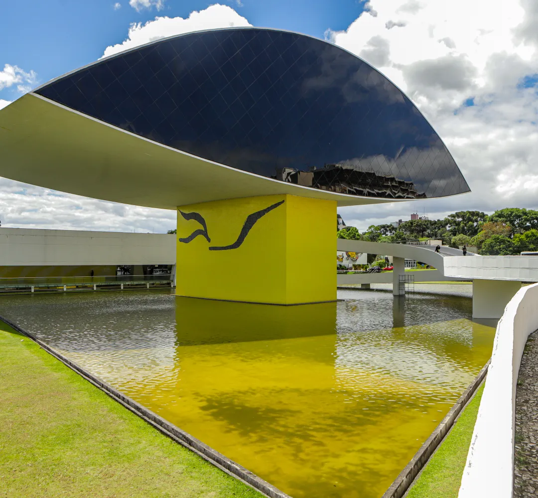 FLAP reúne autores e público em festa literária inédita no Museu Oscar Niemeyer em Curitiba
