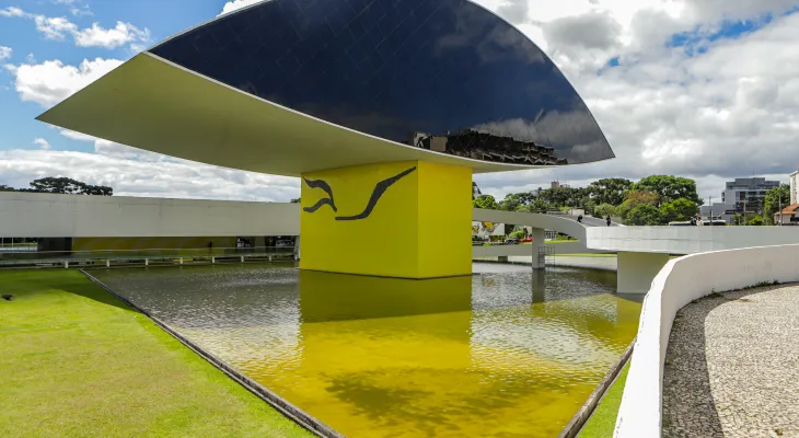 FLAP reúne autores e público em festa literária inédita no Museu Oscar Niemeyer em Curitiba