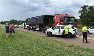 PRF registra nove mortes e mais de 5 mil flagrantes por excesso de velocidade no feriado de Tiradentes no Paraná
