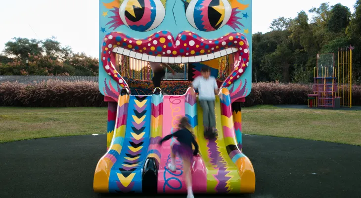 MON inaugura escultura interativa e promove “caça às artes” gratuita com prêmios