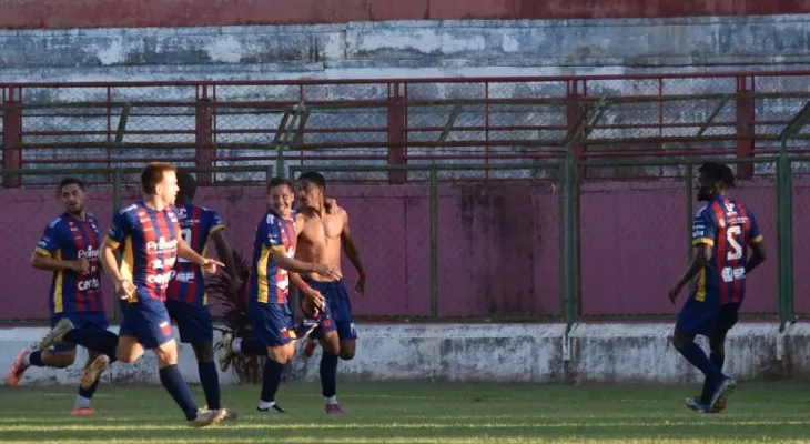 Toledo marca no fim, vence o Paranavaí e se classifica para o mata-mata da Segundona