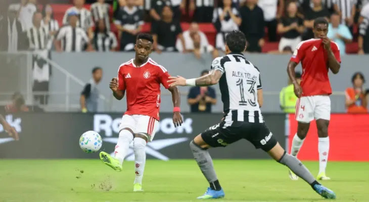 Danilo faz golaço, mas Botafogo cede empate ao Inter pelo Brasileiro