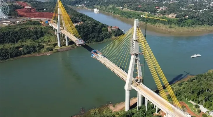 Ponte de R$ 1,9 bilhão entre Brasil e Paraguai está pronta, mas segue sem uso pleno por falta de acessos