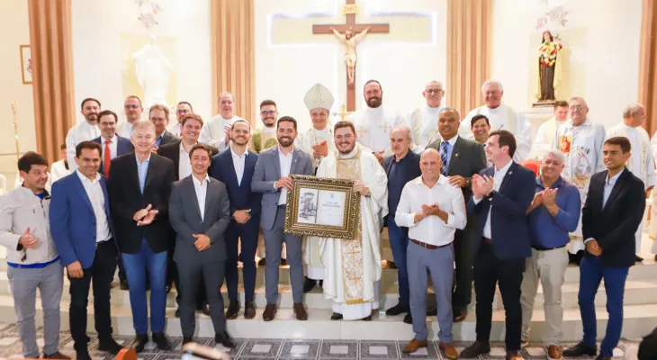 Padre Gustavo Marmentini recebe título de Cidadão Honorário de Cascavel em cerimônia na Catedral
