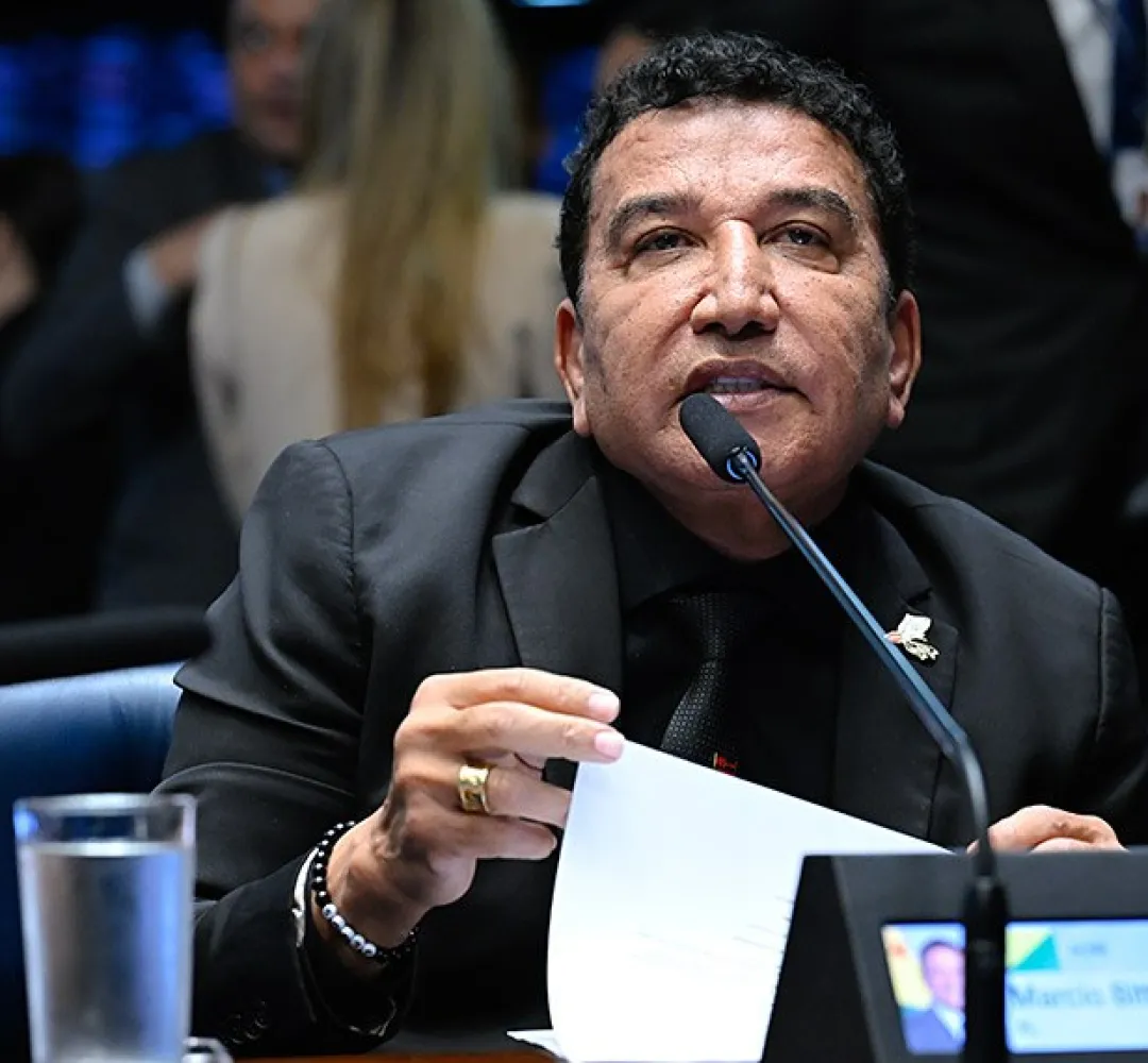 Senador Magno Malta é acusado de dar tapa em técnica de enfermagem; parlamentar nega