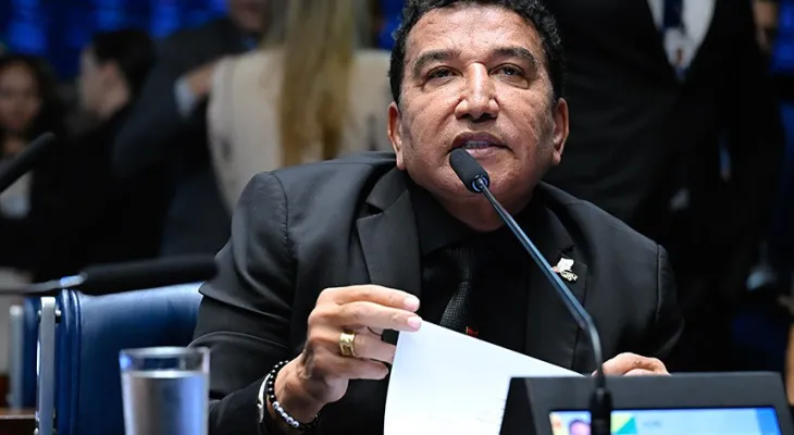 Senador Magno Malta é acusado de dar tapa em técnica de enfermagem; parlamentar nega